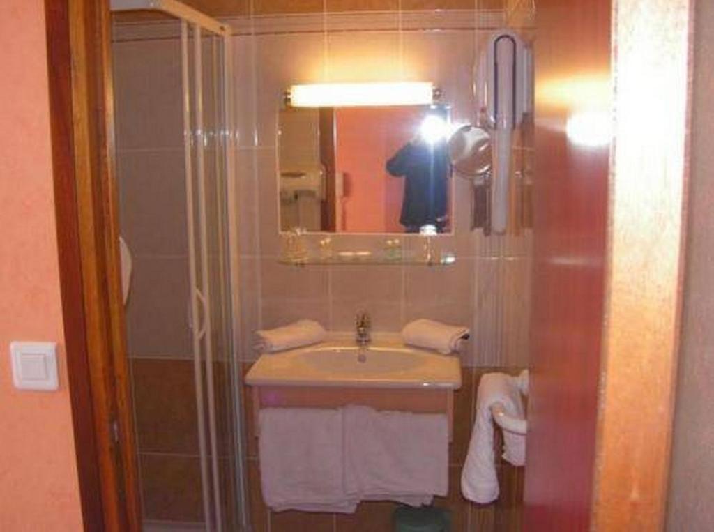 Au P'Tit Quinquin Hotell Le Val-Saint-Père Rom bilde