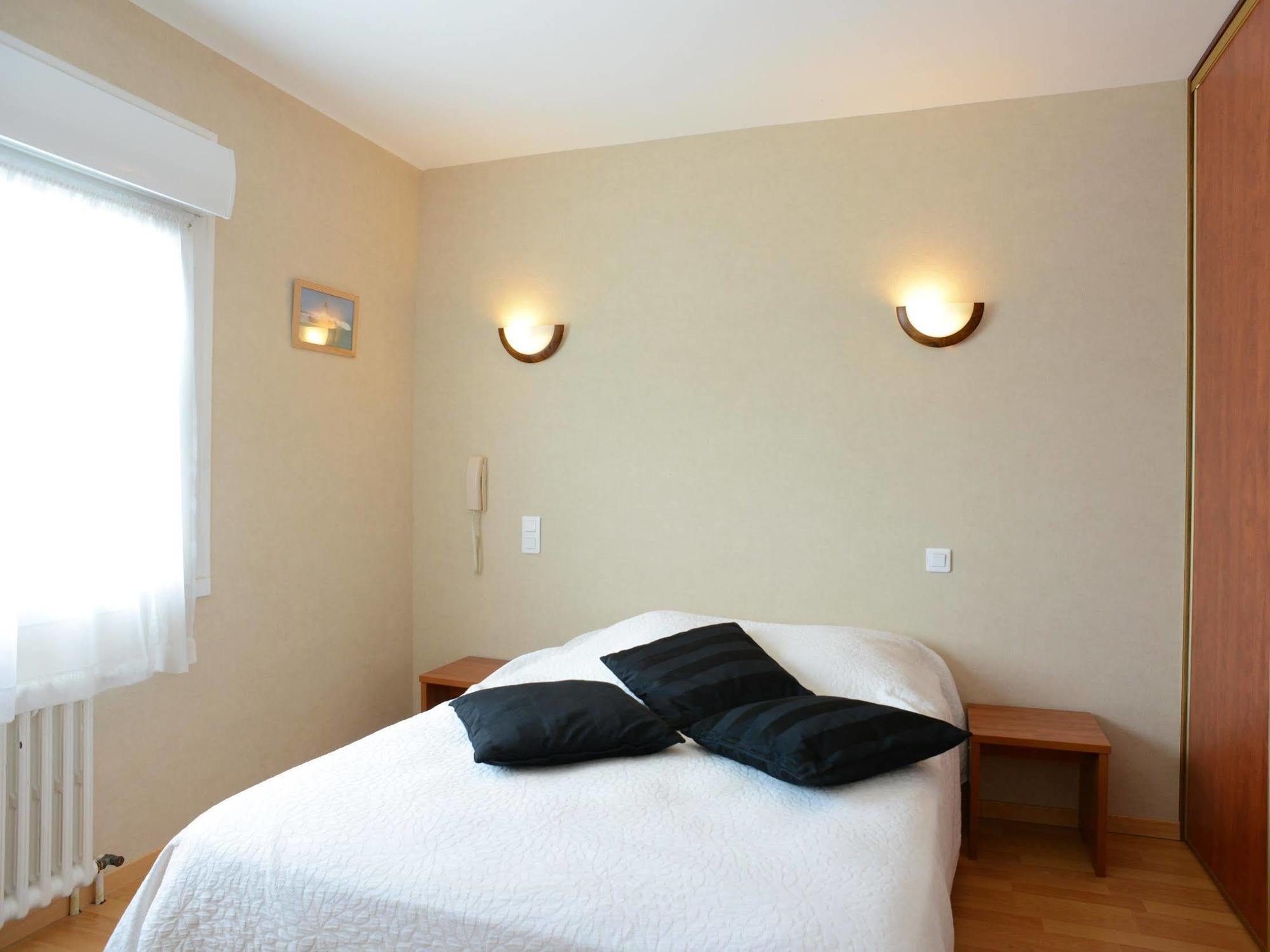 Au P'Tit Quinquin Hotell Le Val-Saint-Père Eksteriør bilde