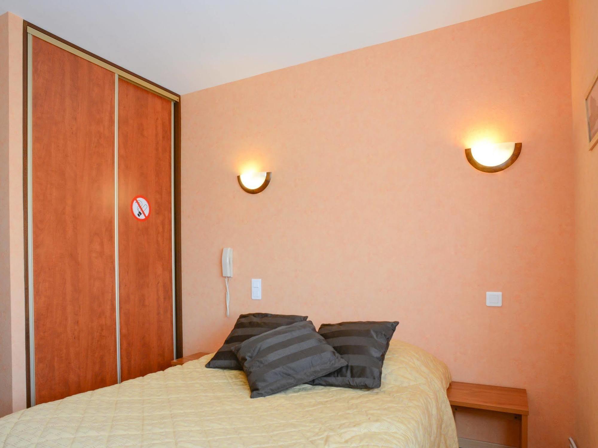 Au P'Tit Quinquin Hotell Le Val-Saint-Père Eksteriør bilde