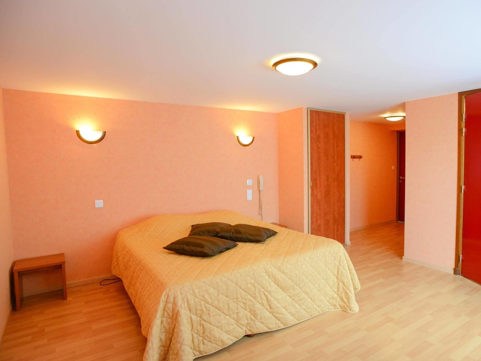 Au P'Tit Quinquin Hotell Le Val-Saint-Père Eksteriør bilde